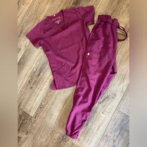 MediChic Marilyn Monroe Scrubs - Shirt & Joggers - XS